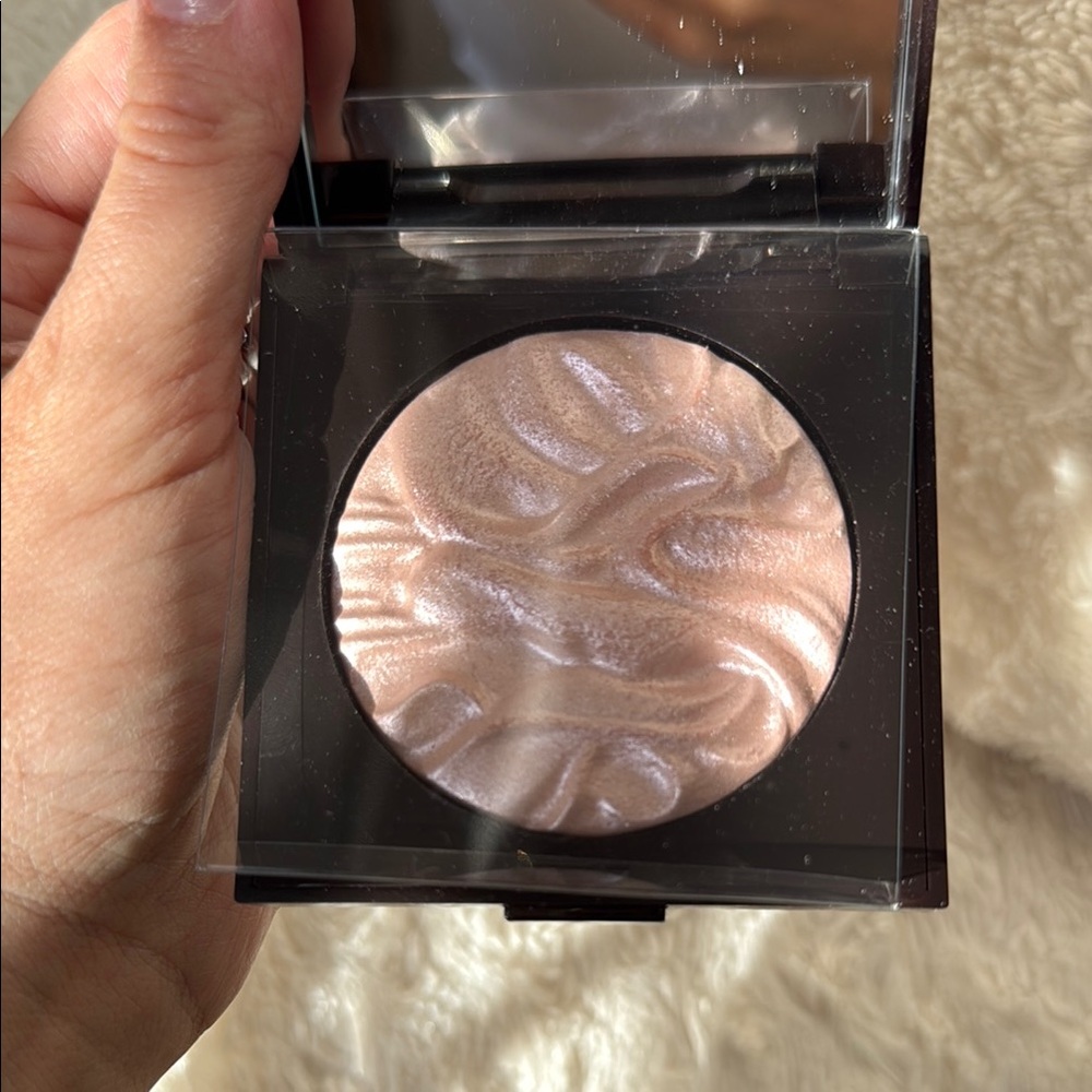 NEW Laura Mercier Devotion Highlighter